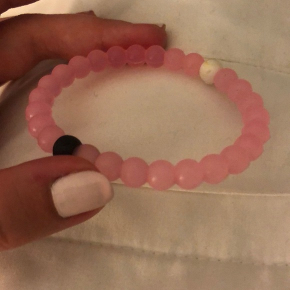 5 Lokai bracelets - Picture 5 of 6